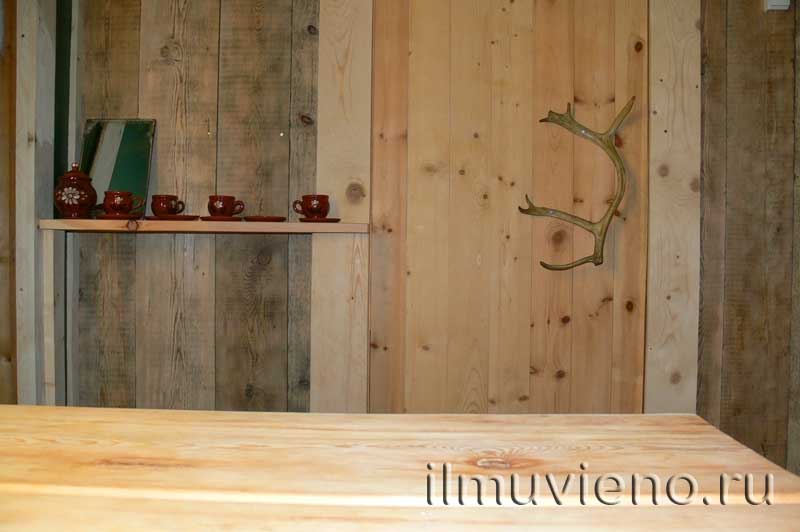 стол и скамейки, комната отдыха в бане Илму